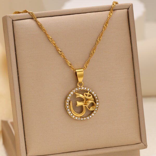 1pcs Fashionable Inlaid Circular Pendant Necklace, Personalized Symbol Yoga Necklace, Suitable For Women's Daily Holiday Wear